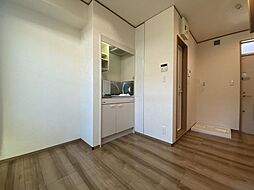 フラッグヴィレッジ 202 2階ワンルームのリビング/ダイニング