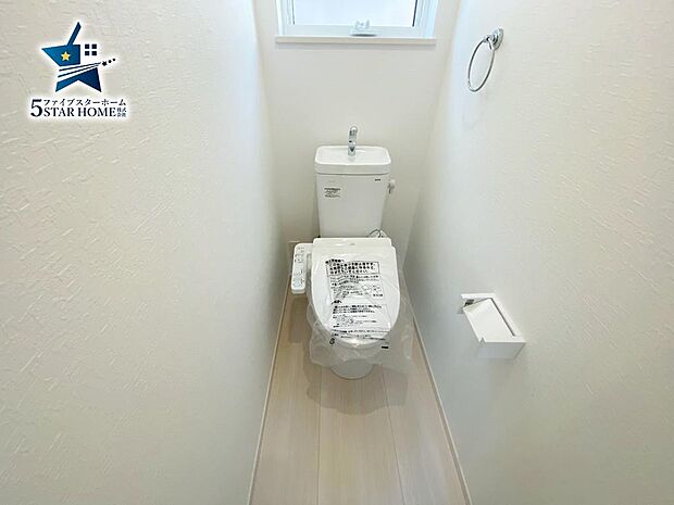 窓もあり明るいトイレです！