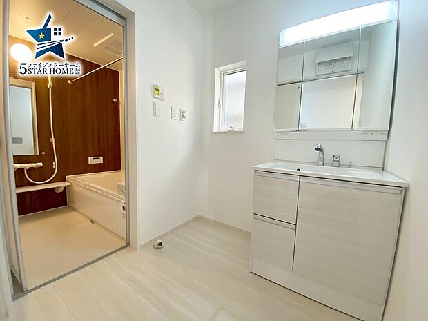 三面鏡で収納力UP！