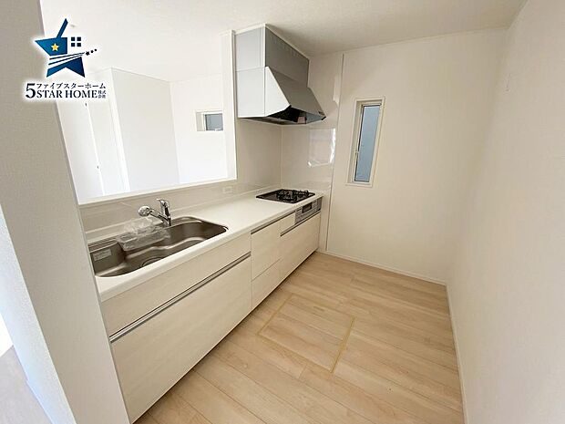 キッチンに立ちながらご家族でコミュニケーションが取れるカウンターキッチン♪