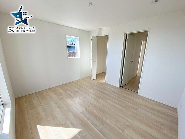 二面遮光の明るいお部屋です