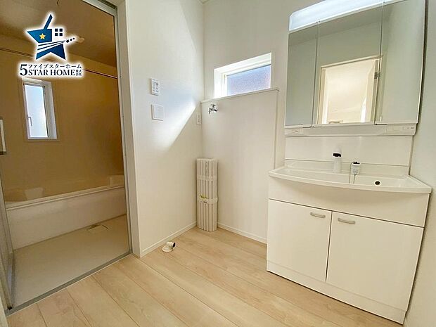 三面鏡で収納力UP!