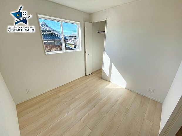 各部屋収納スペースありです♪