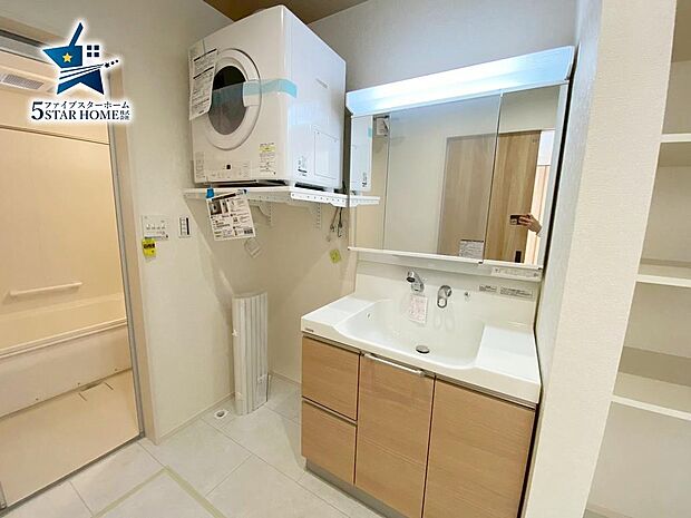 幹太くん完備！収納棚に広々洗面台が魅力的♪