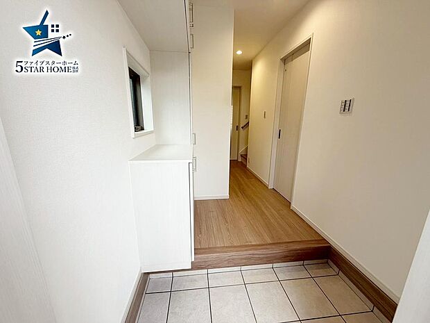 ご帰宅時、玄関から洗面所に直接行けます♪