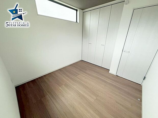 4.7帖洋室です！全部屋収納があるのでお子様のお部屋にもお使いいただけます♪