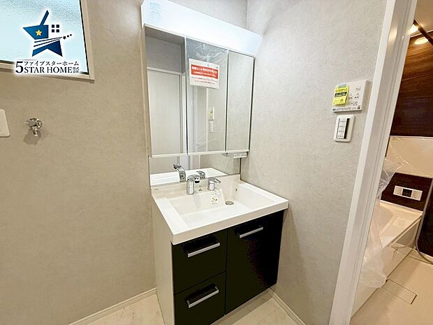 三面鏡で収納力アップです！