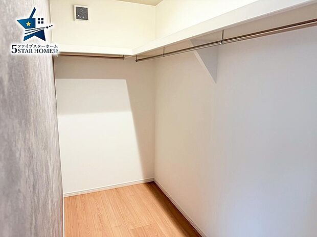 WICでご夫婦二人分のお洋服を収納していただけます。