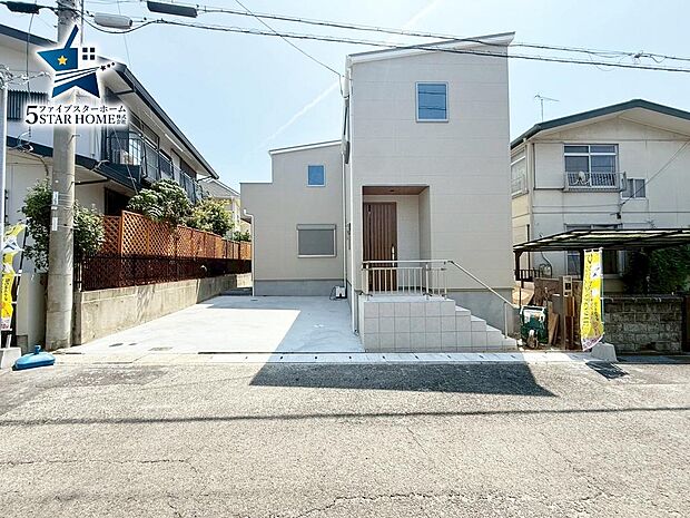 駐車場縦列2台駐車可能です♪