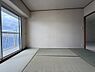 和室：【和室/約6帖】お子様の遊び場や客間など、生活スタイルに合わせて、多目的に活用することができます。