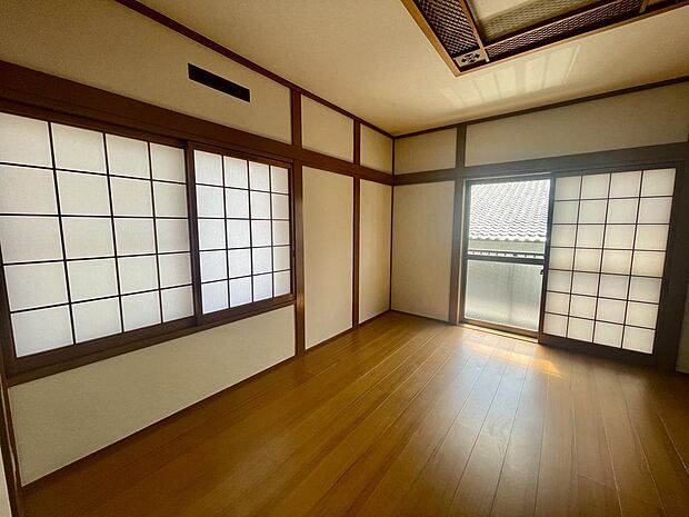 全居室で窓がたくさん設けられ、風通し良好です。LDKと北側の洋室は3面採光です。