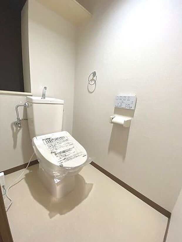 温水洗浄便座付きトイレです！水回り新規交換済みなので清潔な状態でご使用いただけます！