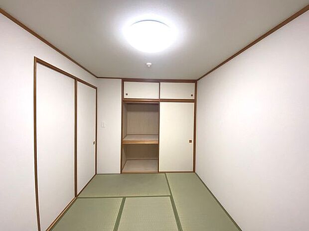 6畳の和室別アングル。廊下からも出入り可能で来客スペースとしての活用も可能です！