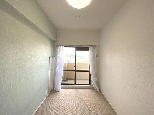4.1帖の洋室。二面バルコニーで全室明るさを取り込んだ空間となっております！