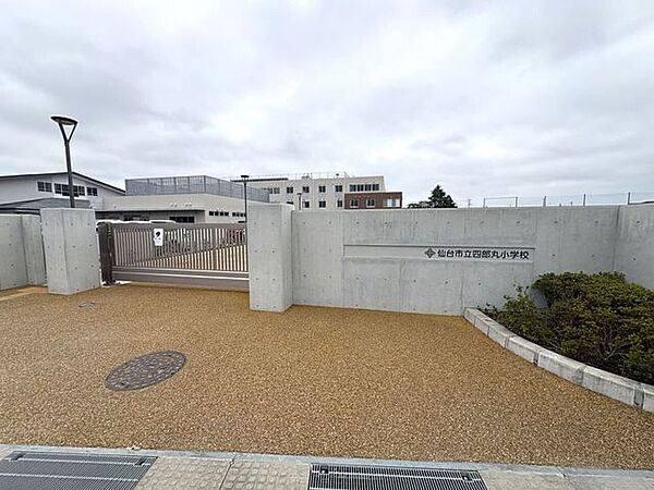 四郎丸小学校 700m