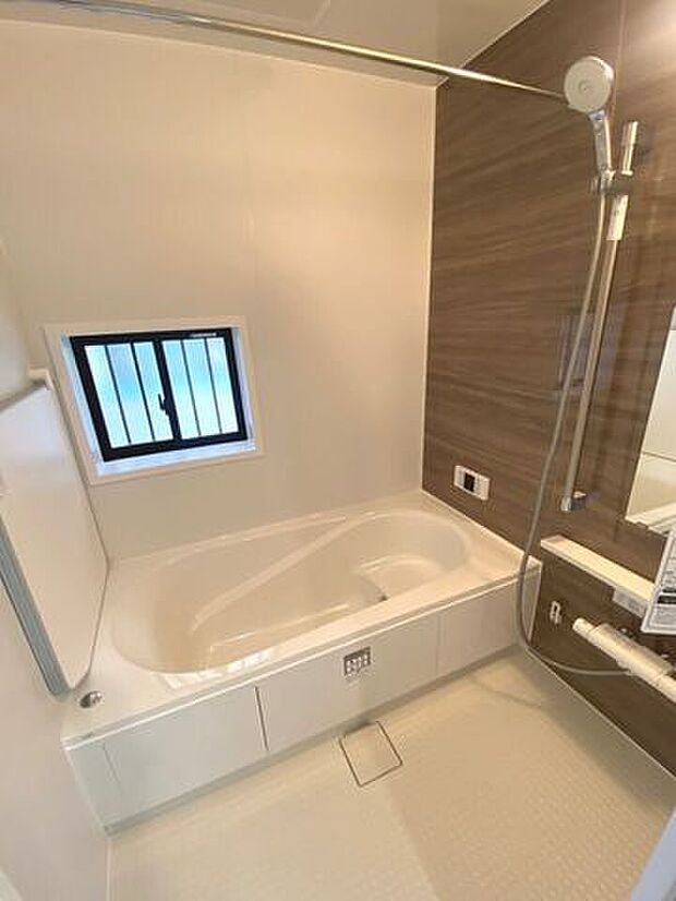 追い焚き機能付きでいつでも温かなお湯に浸かれます。浴室暖房乾燥機で洗濯物干しにも◎