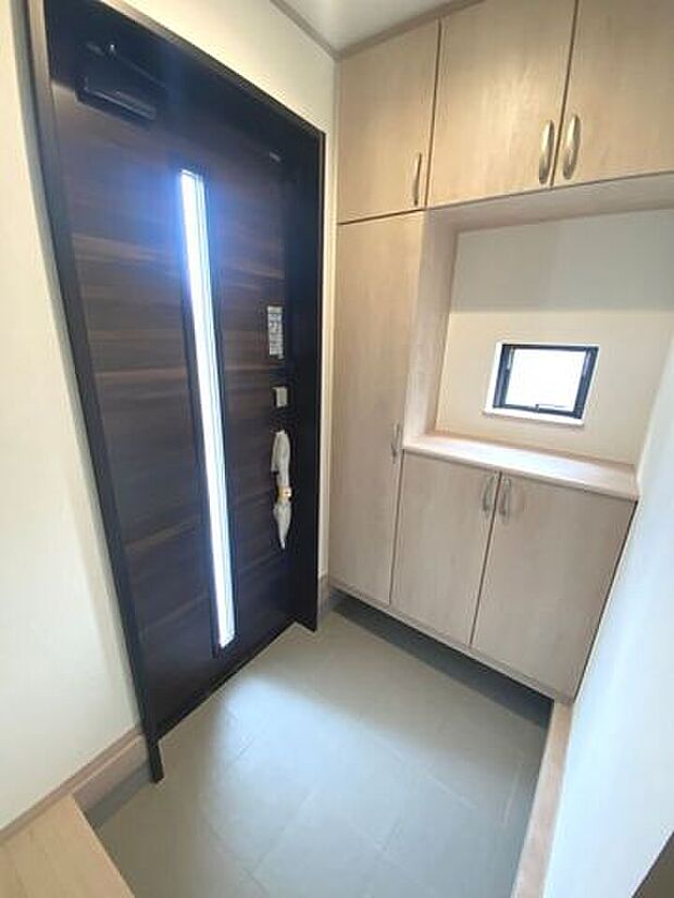 シューズボックスを設置した玄関。整頓された空間でお出迎えできます。