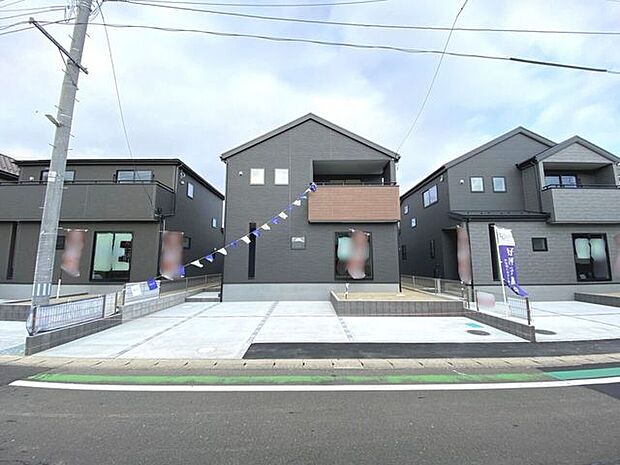 駐車3台可能なカースペースを完備！ガーデニングも楽しめるお庭付き♪