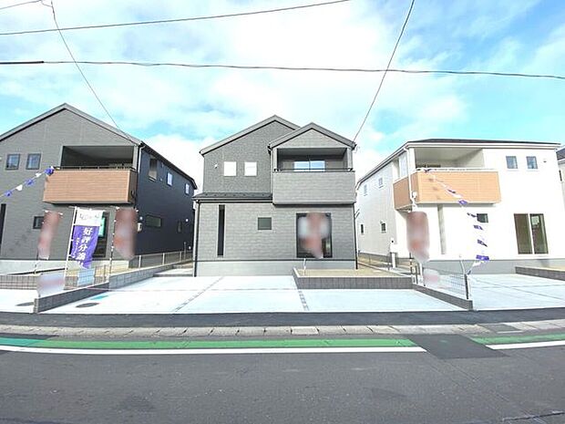 駐車3台可能なカースペースを完備！ガーデニングも楽しめるお庭付き♪