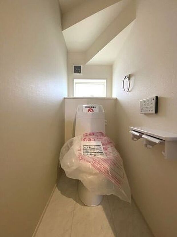 温水洗浄便座付トイレ。各階トイレで毎朝の混雑しがちなタイミングでも安心!