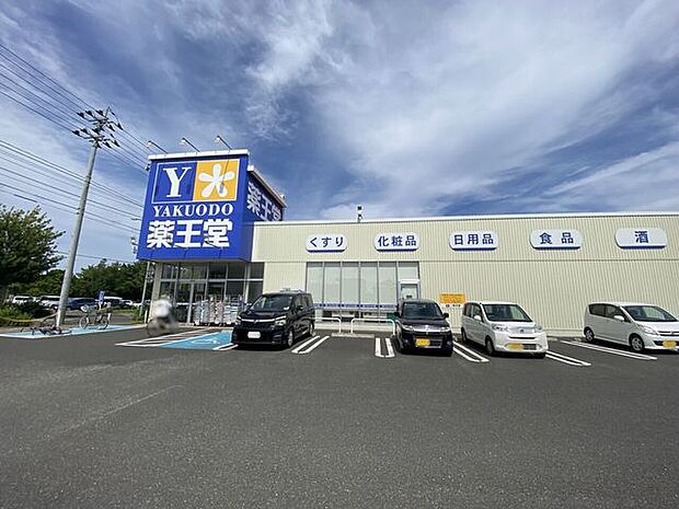 薬王堂 仙台袋原店9時~22時まで営業しております。医薬品や食品、日用品を取り扱っております。無料の駐車場が利用可能です。 2200m