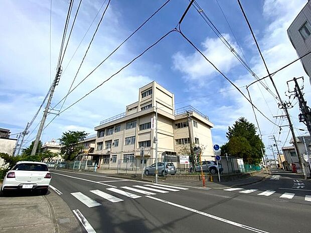 中田小学校 950m