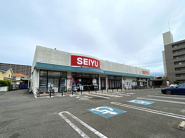 西友南仙台店24時間営業でいつでもお買い物が可能です。レシート提示で2時間無料の駐車場もございます。 850m