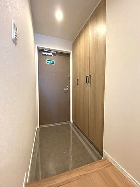 シューズボックスを設置した玄関。履物がすっきり収納でき整理整頓された空間でお出迎えができます♪