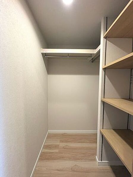 廊下にもファミリークローゼットを完備しております。ご家族みんなの荷物をすっきり保管できますね。