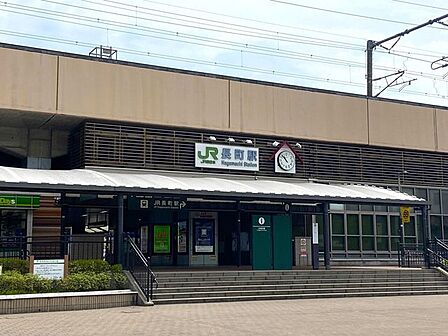 JR長町駅長町駅から仙台駅まで1駅・約5分。JR常磐線・東北本線が利用可能です。改札前にはtekuteながまちがあり、その他商業施設も充実しております。 600m