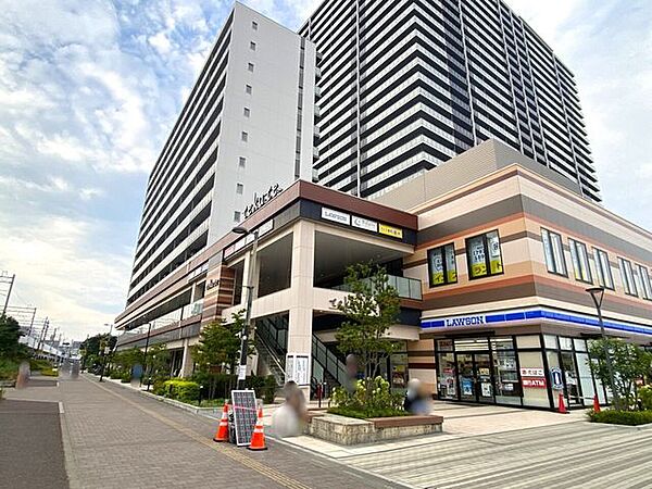tekuteながまち10時～20時まで営業しております。スーパーやレストラン、カフェ等の飲食店、雑貨店などの商業施設が集まったショッピング施設です。 650m