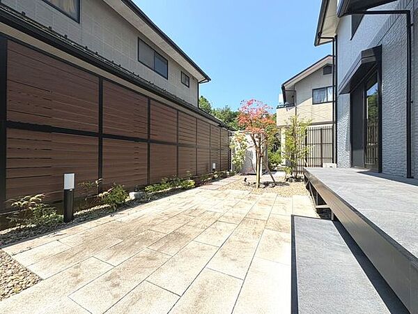 魅力あふれる和のお庭。ご家族と落ち着いたひと時を堪能できます。