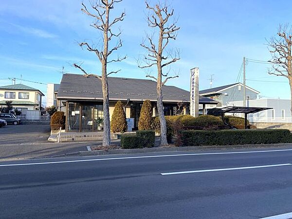 本島内科胃腸科クリニック2時30分～12時15分・14時30分～17時45分まで営業しております。10台程駐車可能です。 350m