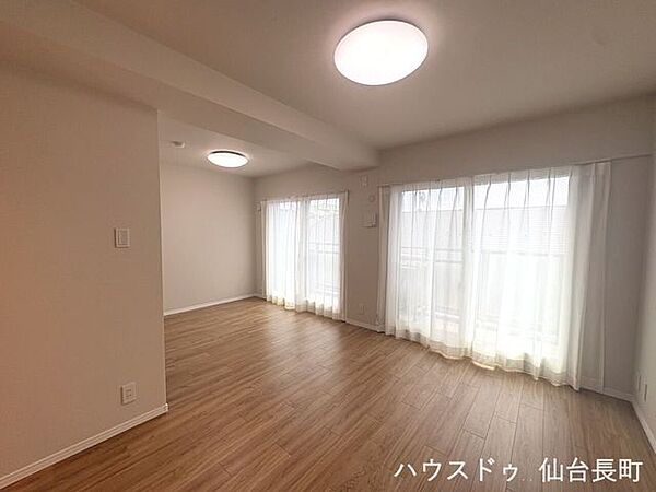 14.6帖のリビング。室内リノベーションで快適な新生活をスタートできます♪