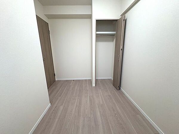 3.8帖のコンパクトながら使い勝手の良い一室です。趣味スペースやワークルームにもおすすめ。