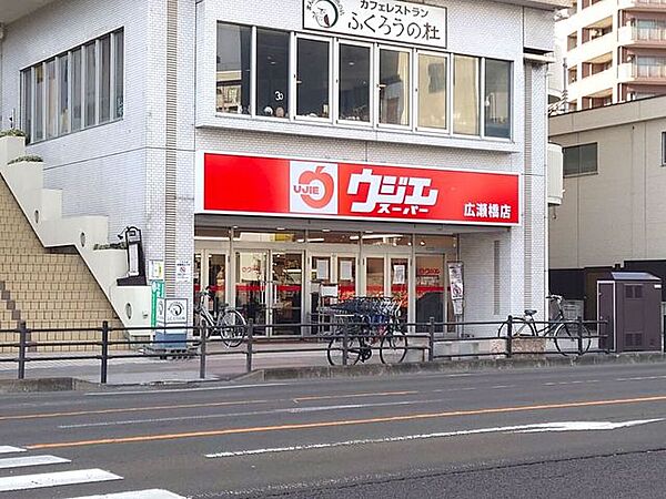 ウジエスーパー 広瀬橋店10時～22時まで営業しております。長町一丁目駅より徒歩1分で通勤途中のお買い物にも便利です。 600m
