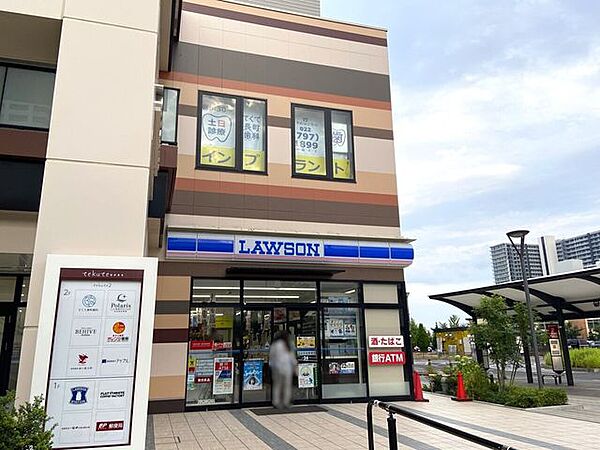 ローソン 仙台長町駅東口店24時間営業しております。長町駅改札から徒歩1分につき通勤途中のお買い物に便利です。 80m