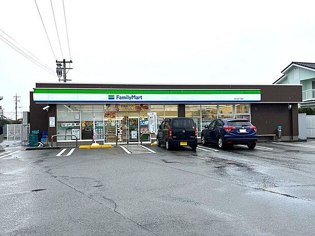 ファミリーマート　恒久四丁目店24時間営業 740m