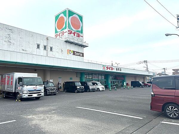 タイヨー桜町店 680m