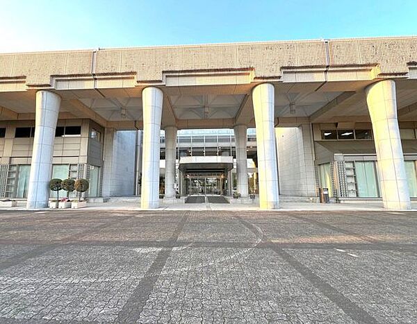 宮崎県立図書館 700m