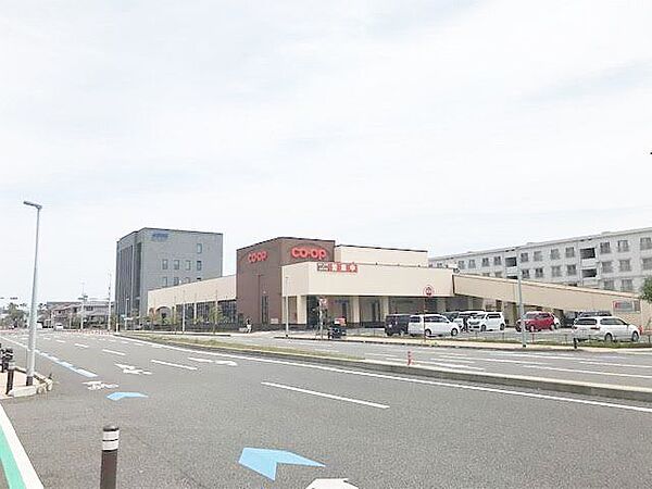コープみやざき宮脇店宮崎市宮脇町にある生鮮、一般食品、日用品、酒、ベーカリーを扱うスーパーマーケット。営業時間は10：00～20：00、駐車場は105台完備。 710m