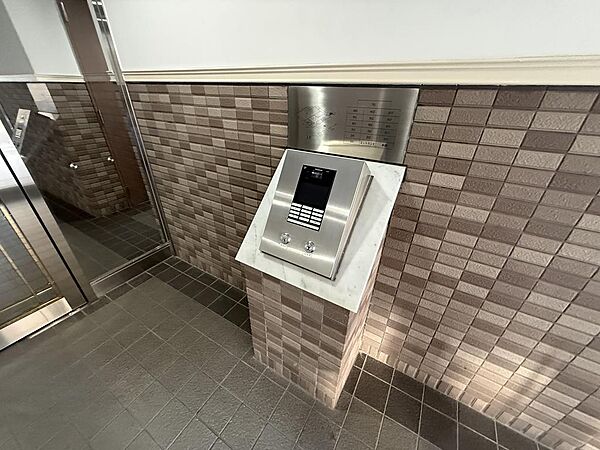 三井不動産旧分譲マンション。安心の防犯設備オートロックを備えています。６階部分につき眺望良好です。