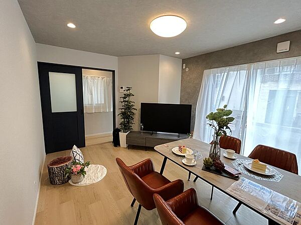 2026年3月リフォーム完成済・水回りＡＬＬ新品！外装一部リフォーム済、車庫内塗装済、フェンス新調！2005年築木造2階建4LDKです。ぜひお問合せください。