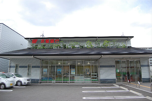 京都銀行桂川支店（864m）