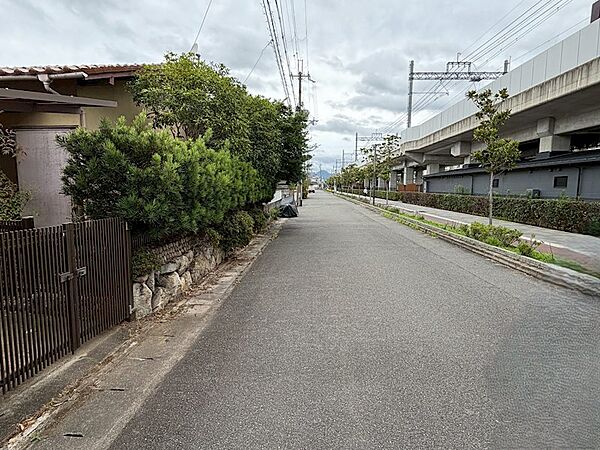 東側道路