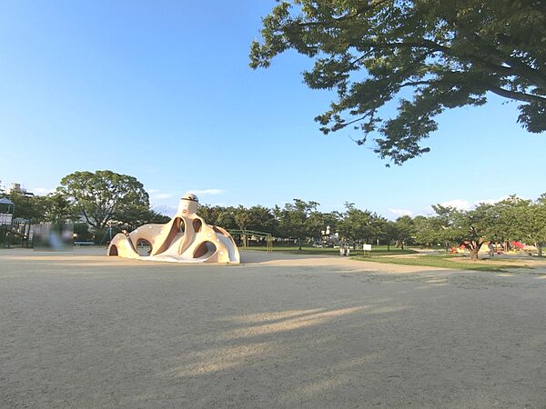 高槻城跡公園（519m）