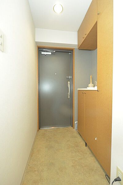 玄関には収納力のあるシューズボックスを完備。すっきりとした空間で毎日をスタートできます。