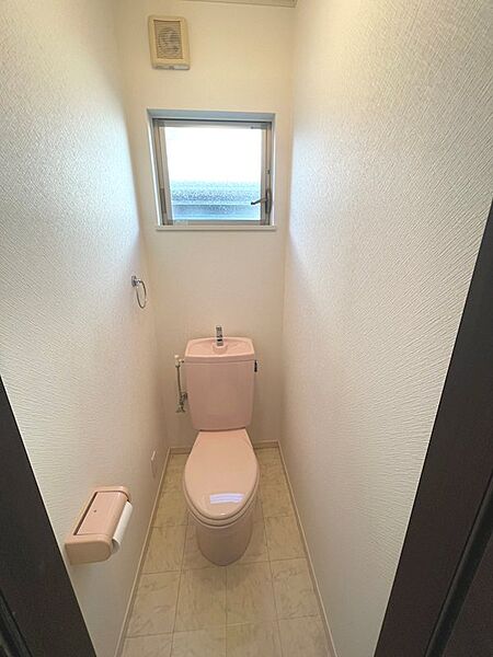 1階と2階のそれぞれにトイレを設置。朝の忙しい時間帯や、就寝時にも便利にお使いいただけます♪