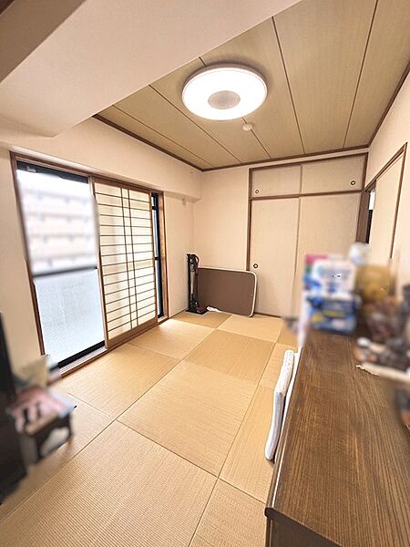 約6.0帖の和室。くつろぎ空間としてはもちろん、客間やお子様のお部屋としても活用できます♪