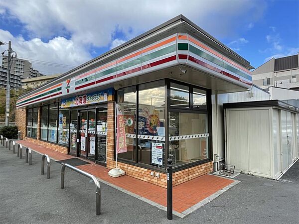 セブンイレブン 豊中東泉丘店（245m）